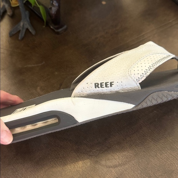 Reef NWOT white flip flops